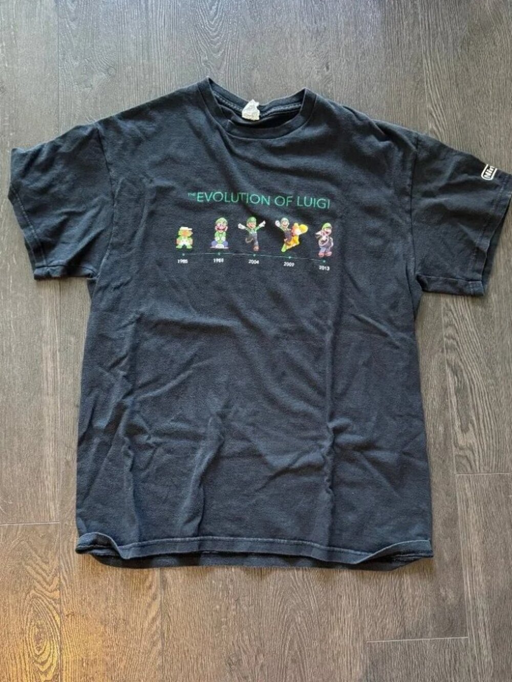 NINTENDO EVOLUTION OF LUIGI TSHIRT SIZE LARGE MADE IN MEXICO